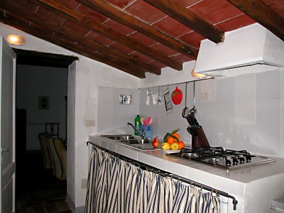 La cucina dell'appartamento Certino-I a Grotti - Agriturismo a 12 km da Siena, in Toscana
