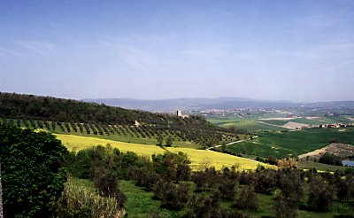 Vista delle Stine e San Rocco a Pilli dal Castello di Grotti, Agriturismo in Toscana, a 12 km da Siena