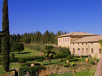 La villa Ballati nel parco dell'Agriturismo Castello di Grotti a Siena in Toscana
