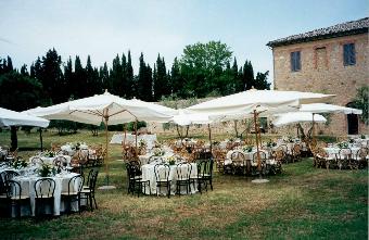 Tavoli nel parco del Castello